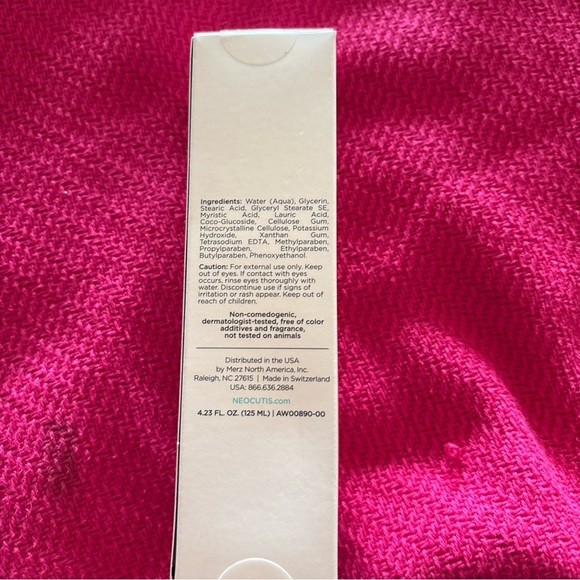 Neo Cleanse Gentle Cleanser - White - Picture 2 of 3